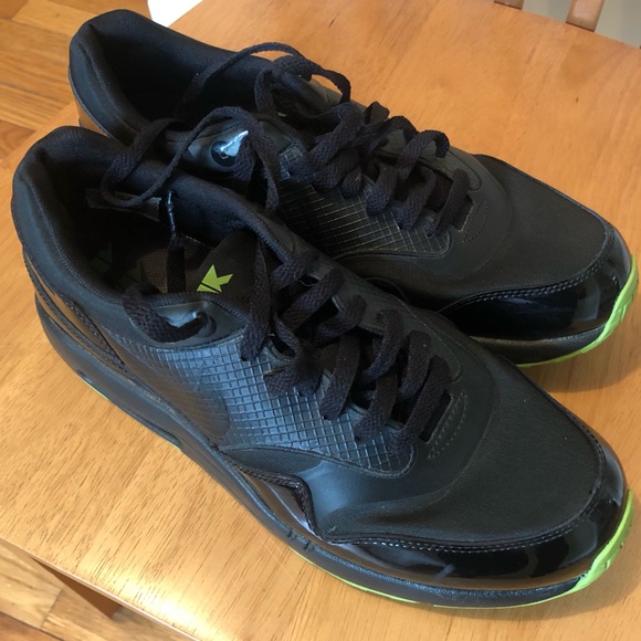 air max 1 attack pack